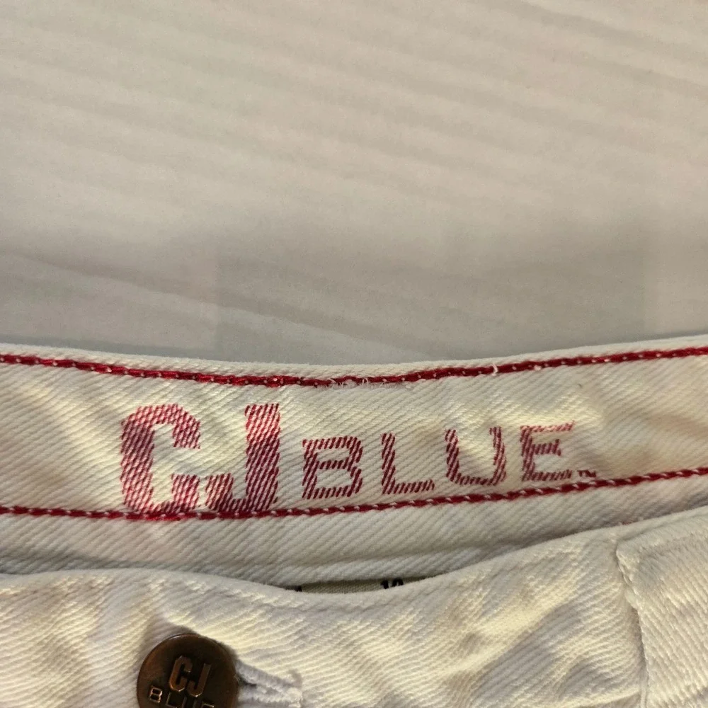 Vintage CJ Blue Womens Bermuda Shorts White  Size 14‎ Denim  Rainbow Embroidery